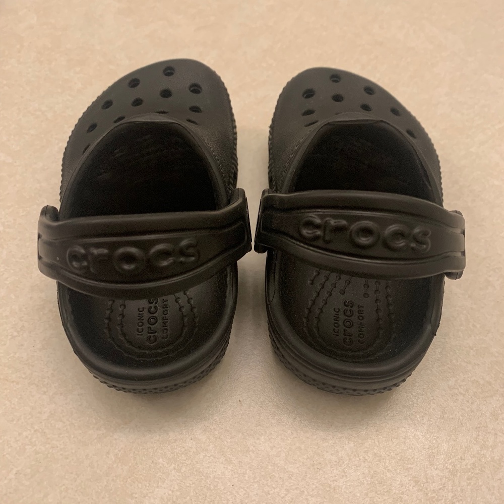 4c Black Crocs